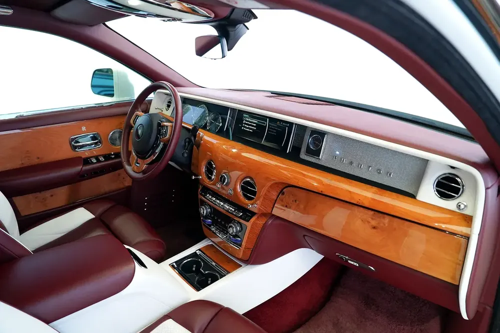 REAR ENTERTAINMENT | BESPOKE AUDIO | TWO TONE INTERIOR | GCC | WARRANTY AVAILABLE | PHANTOM - Image 16
