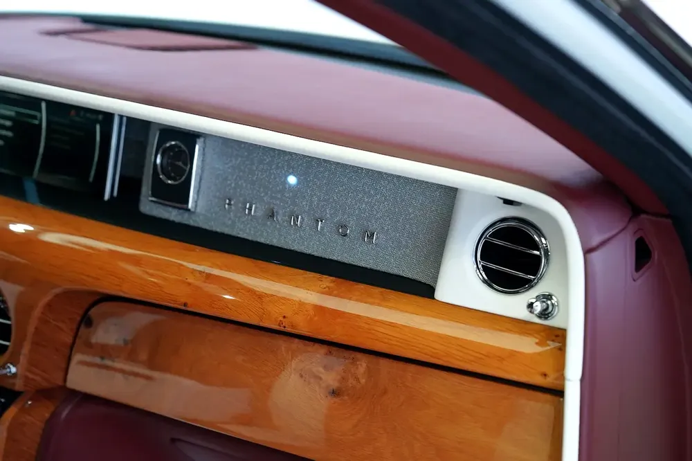 REAR ENTERTAINMENT | BESPOKE AUDIO | TWO TONE INTERIOR | GCC | WARRANTY AVAILABLE | PHANTOM - Image 17