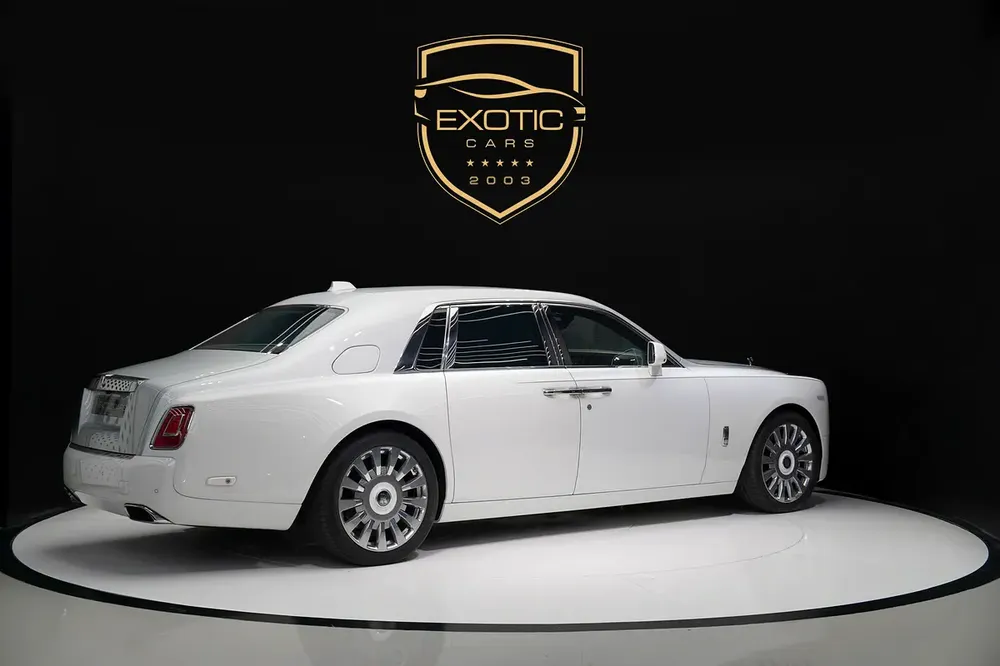 REAR ENTERTAINMENT | BESPOKE AUDIO | TWO TONE INTERIOR | GCC | WARRANTY AVAILABLE | PHANTOM - Image 4