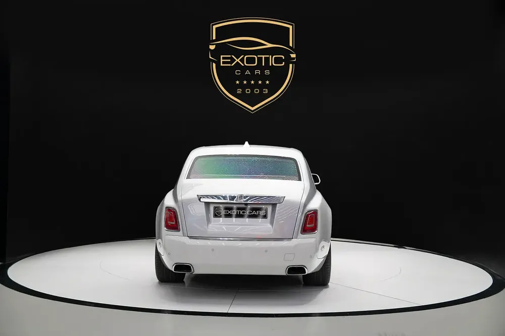 REAR ENTERTAINMENT | BESPOKE AUDIO | TWO TONE INTERIOR | GCC | WARRANTY AVAILABLE | PHANTOM - Image 5