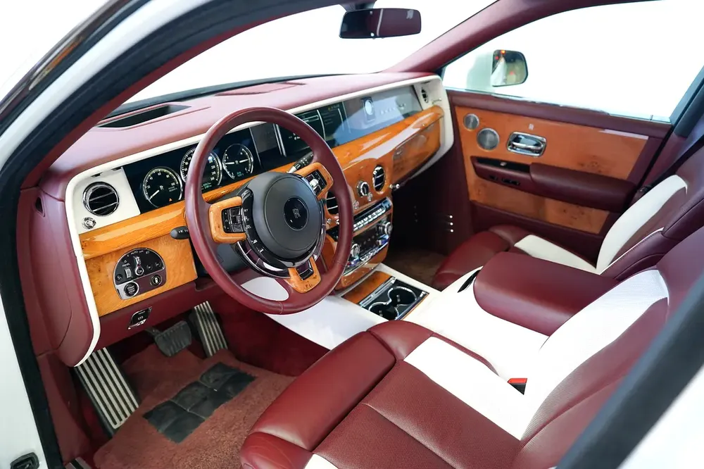 REAR ENTERTAINMENT | BESPOKE AUDIO | TWO TONE INTERIOR | GCC | WARRANTY AVAILABLE | PHANTOM - Image 7