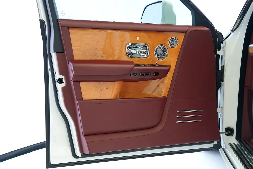 REAR ENTERTAINMENT | BESPOKE AUDIO | TWO TONE INTERIOR | GCC | WARRANTY AVAILABLE | PHANTOM - Image 9