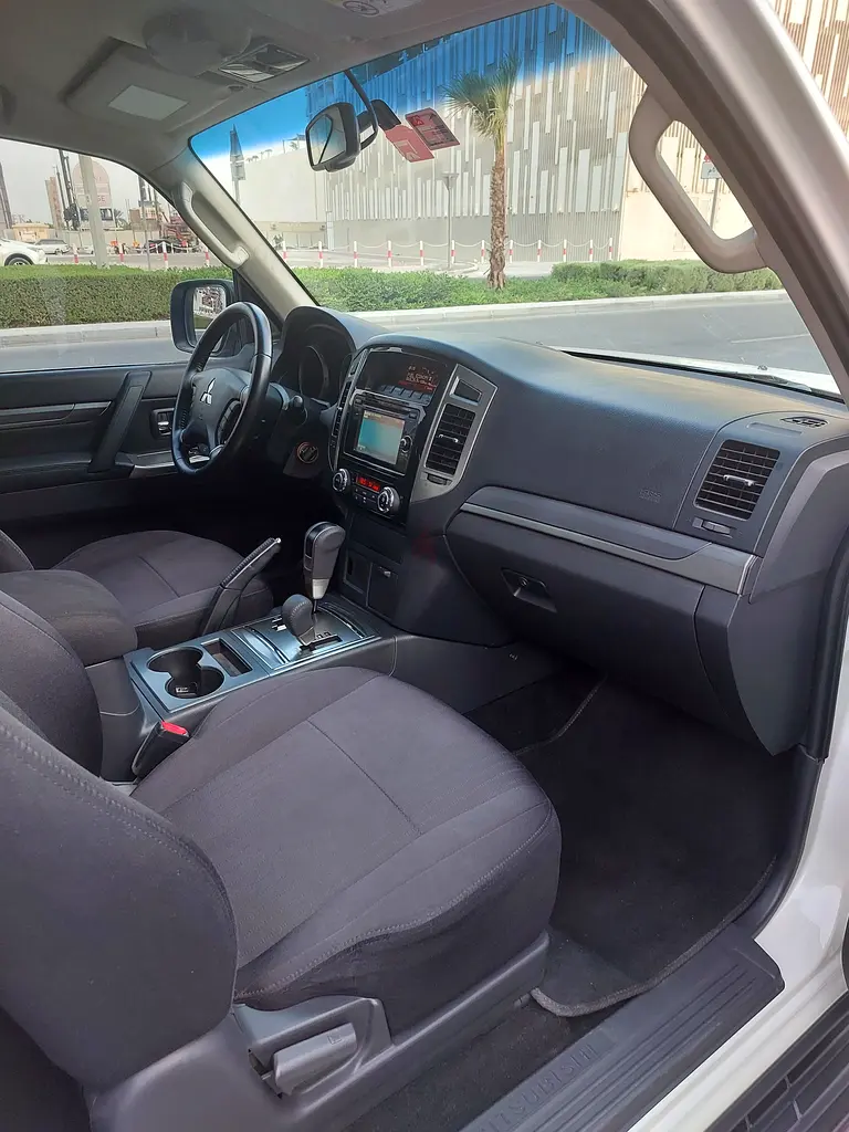 Mitsubishi pajero with full service history records from habtoor - Image 10
