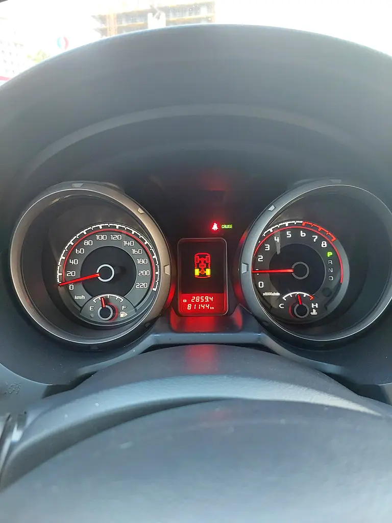 Mitsubishi pajero with full service history records from habtoor - Image 16