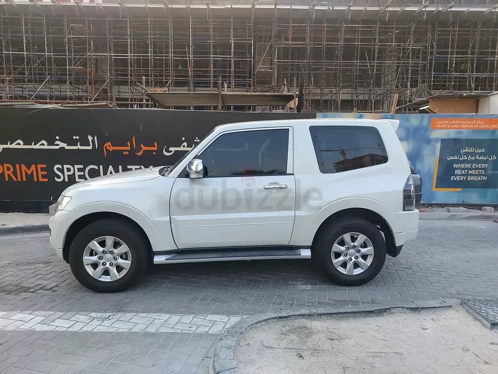 Mitsubishi pajero with full service history records from habtoor - Image 5