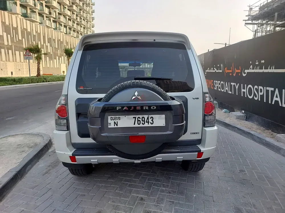 Mitsubishi pajero with full service history records from habtoor - Image 6