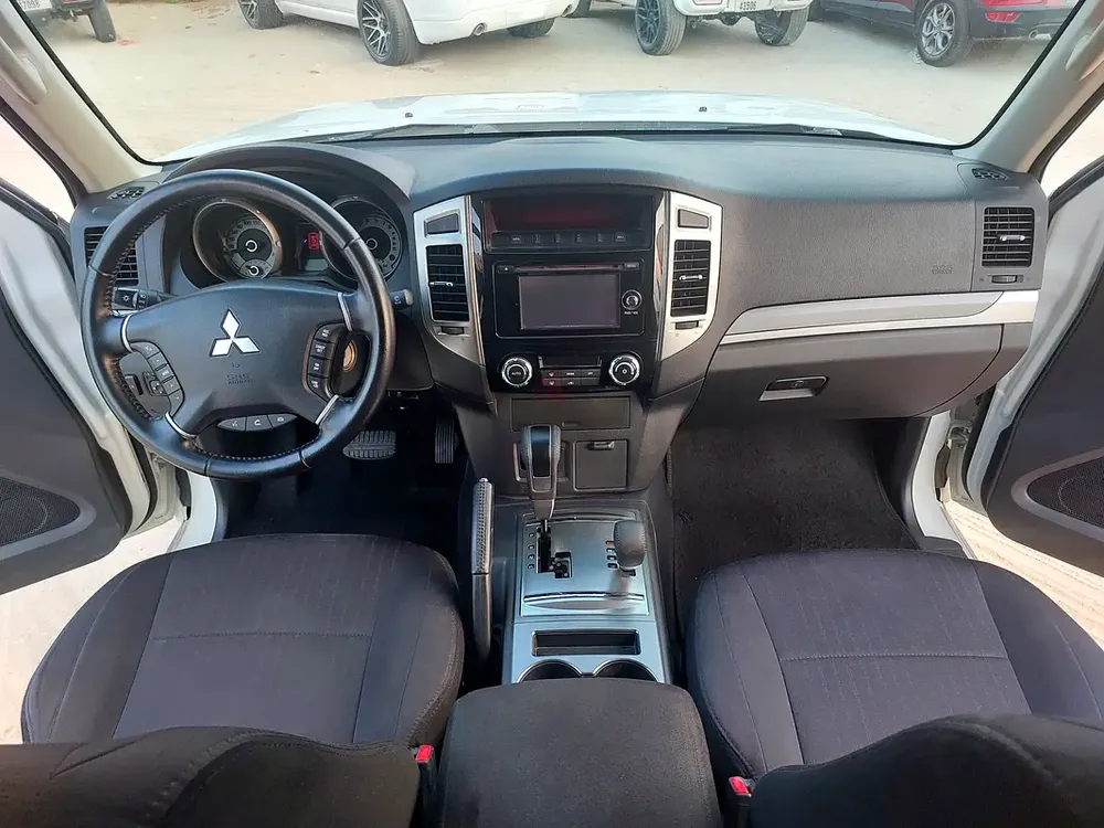Mitsubishi pajero with full service history records from habtoor - Image 8