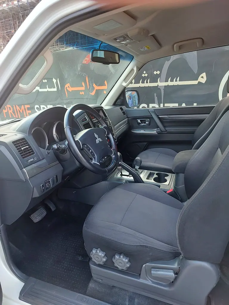 Mitsubishi pajero with full service history records from habtoor - Image 9