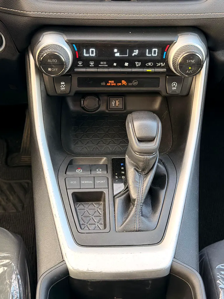 Toyota Rav 4 XLE Premium 2023,  -  UAE PASS - Well Maintained- - Image 19