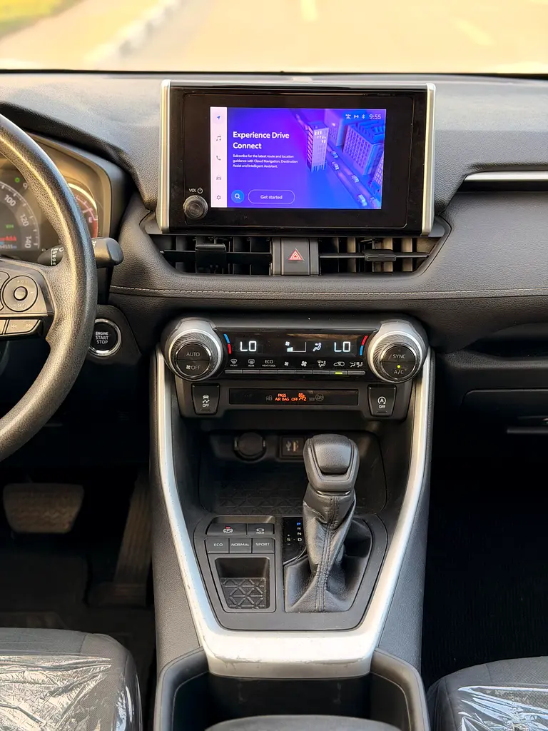 Toyota Rav 4 XLE Premium 2023,  -  UAE PASS - Well Maintained- - Image 5