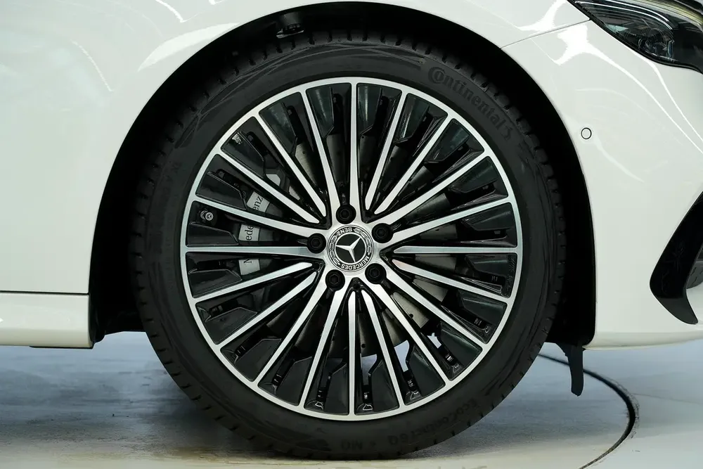 Best Price | Mercedes-Benz E 300 | 2026 GCC 0km | Agency Warranty | AMG Sports Package - Image 20