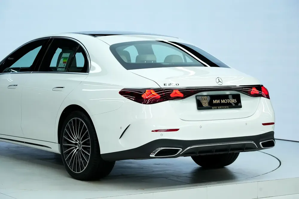 Best Price | Mercedes-Benz E 300 | 2026 GCC 0km | Agency Warranty | AMG Sports Package - Image 6