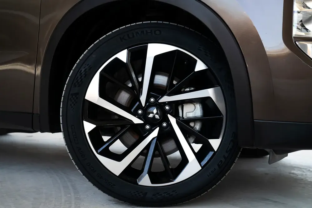 Mitsubishi Outlander GLS 2023 - Image 13