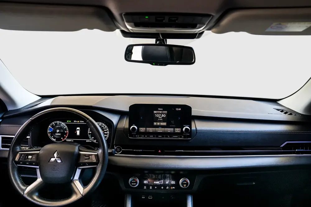 Mitsubishi Outlander GLS 2023 - Image 5