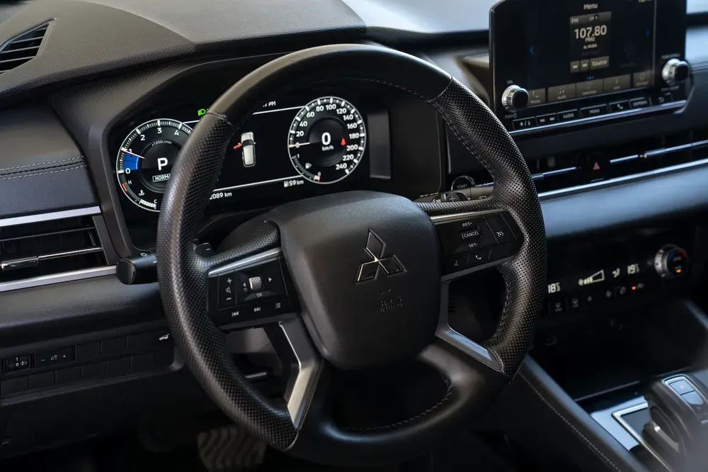 Mitsubishi Outlander GLS 2023 - Image 9