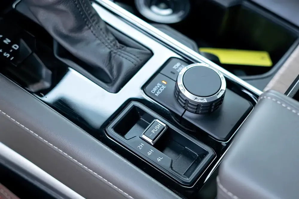 TOYOTA TUNDRA CREWMAX PLATINUM 2024 - Image 10