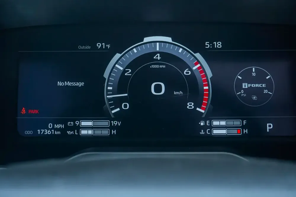 TOYOTA TUNDRA CREWMAX PLATINUM 2024 - Image 17