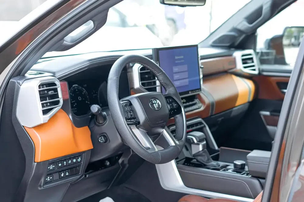 TOYOTA TUNDRA CREWMAX PLATINUM 2024 - Image 9