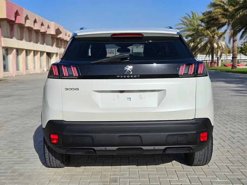 Peugeot 3008 GCC LOW KM 2022 With Navigation Premium Condition Single Hand Car - Image 17