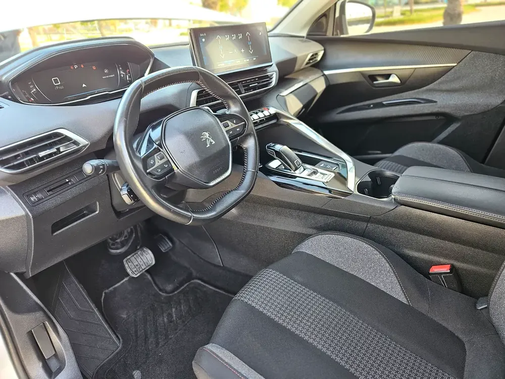 Peugeot 3008 GCC LOW KM 2022 With Navigation Premium Condition Single Hand Car - Image 7