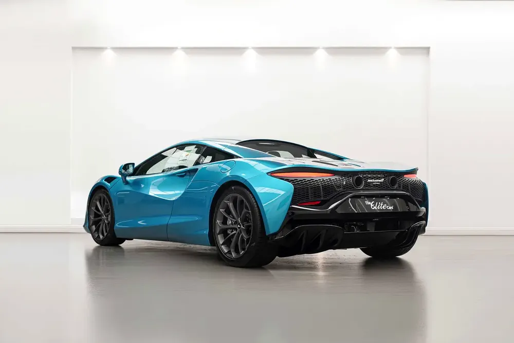 2023 MCLAREN ARTURA / GCC / DEALER WARRANTY AND SERVICE - Image 4