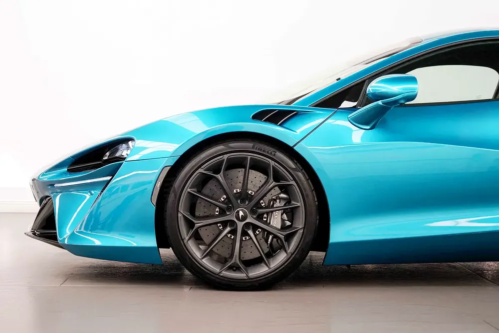2023 MCLAREN ARTURA / GCC / DEALER WARRANTY AND SERVICE - Image 6