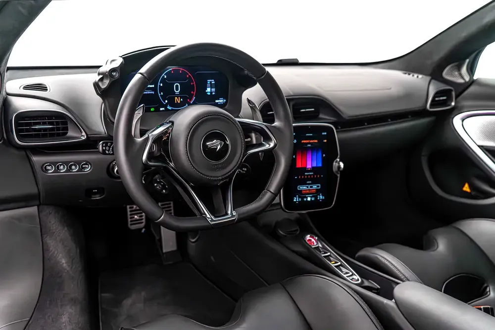 2023 MCLAREN ARTURA / GCC / DEALER WARRANTY AND SERVICE - Image 8