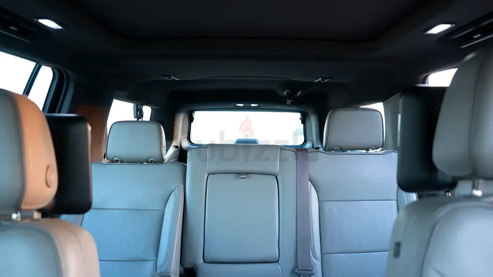 GMC Yukon XL SLT 2023 | 5.3L V8 4WD | GCC | 8-Seater | Bose | Panoramic Roof - Image 10