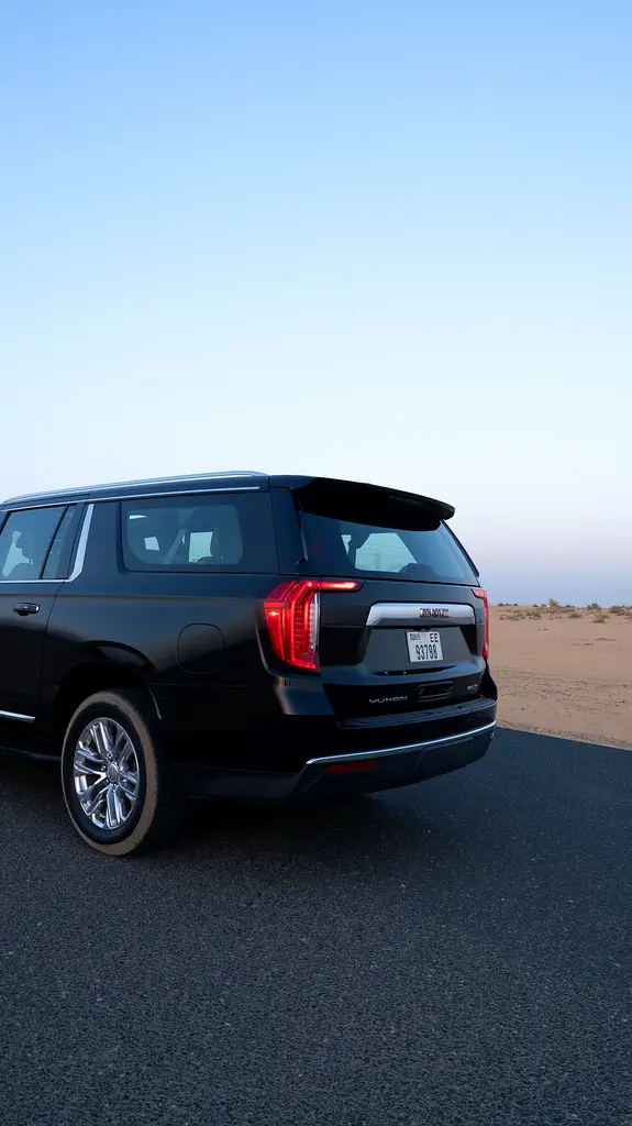 GMC Yukon XL SLT 2023 | 5.3L V8 4WD | GCC | 8-Seater | Bose | Panoramic Roof - Image 12