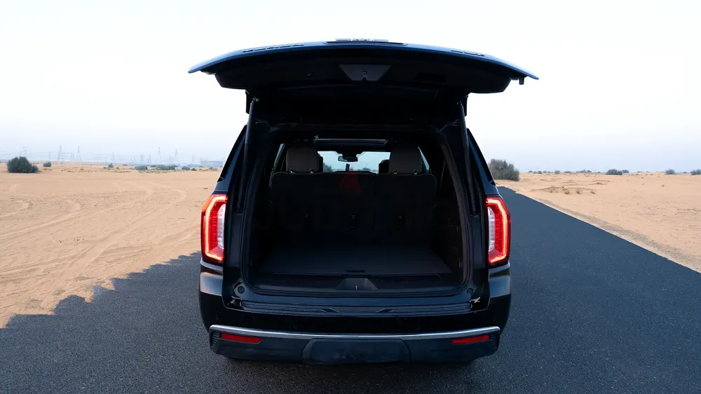 GMC Yukon XL SLT 2023 | 5.3L V8 4WD | GCC | 8-Seater | Bose | Panoramic Roof - Image 8