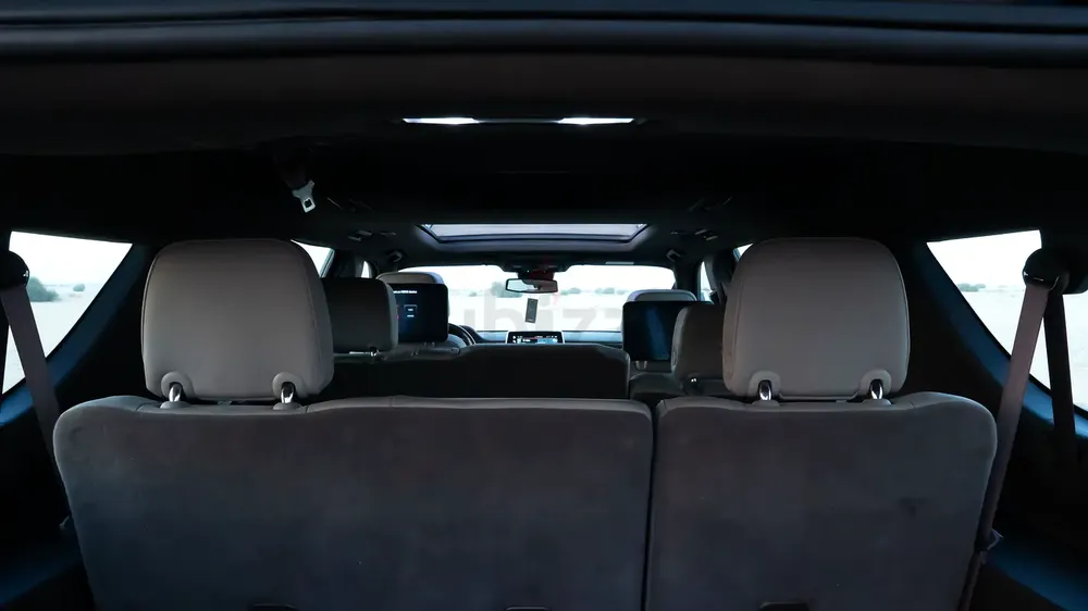 GMC Yukon XL SLT 2023 | 5.3L V8 4WD | GCC | 8-Seater | Bose | Panoramic Roof - Image 9
