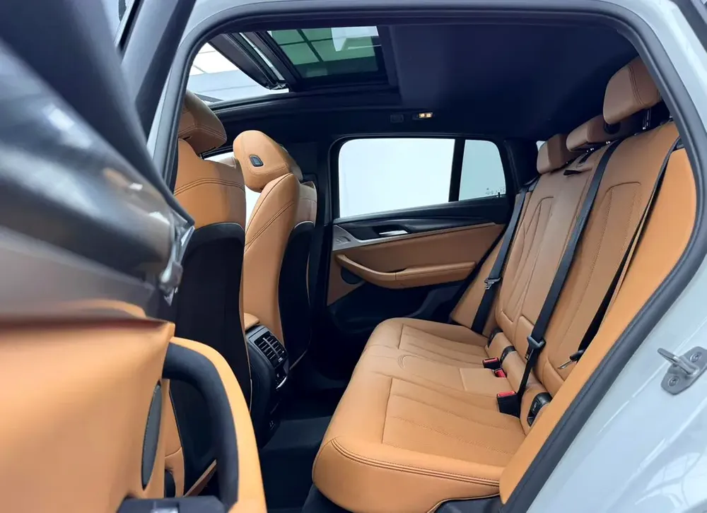 2024 BMW X4 xDrive30i M Sport, 2029 BMW Warranty + Service Pack, Full BMW Service History, GCC - Image 17