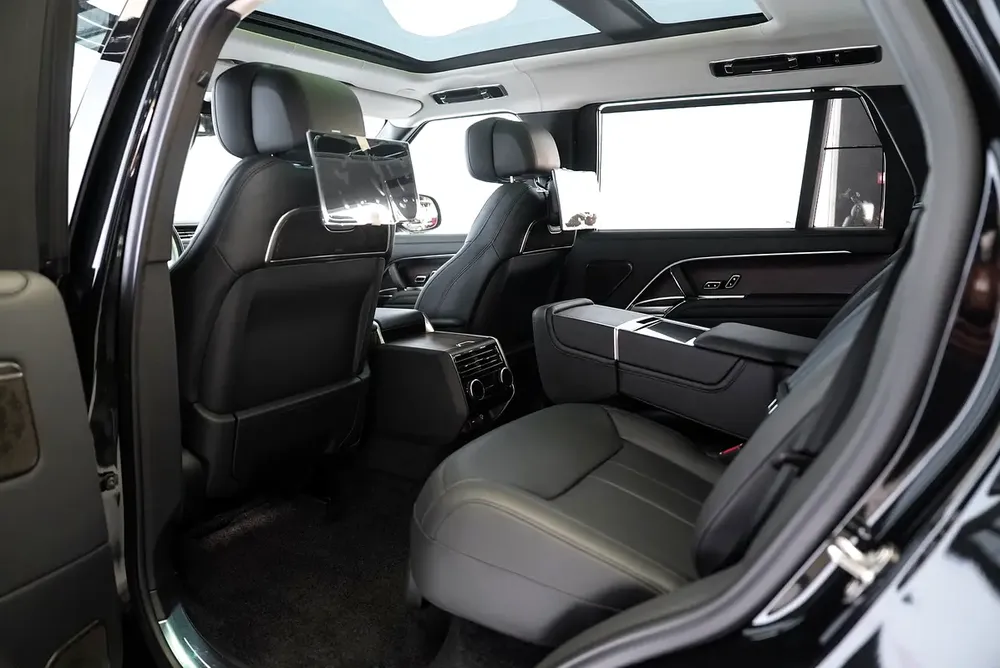 LONG WHEELBASED | VOGUE AUTOBIOGRAPHY P530 V8 | REAR ENTERTAINMENT | WOOD TRIM INTERIOR - Image 10