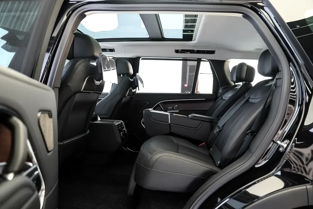 LONG WHEELBASED | VOGUE AUTOBIOGRAPHY P530 V8 | REAR ENTERTAINMENT | WOOD TRIM INTERIOR - Image 11