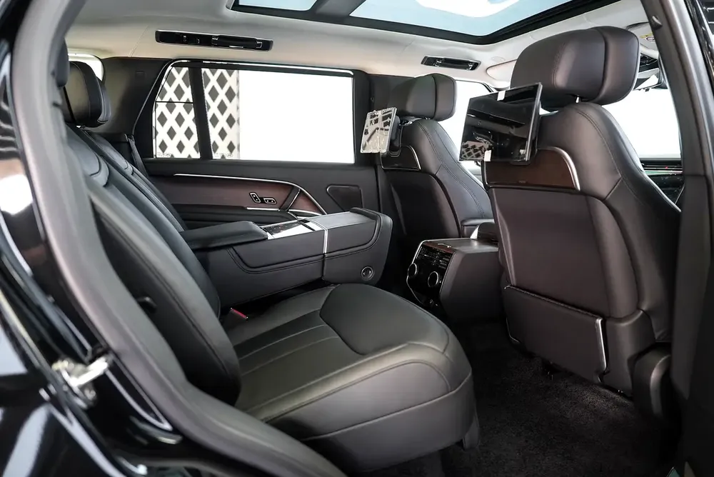 LONG WHEELBASED | VOGUE AUTOBIOGRAPHY P530 V8 | REAR ENTERTAINMENT | WOOD TRIM INTERIOR - Image 12