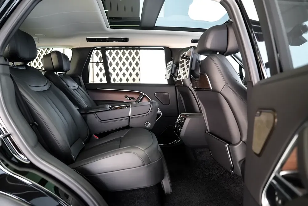 LONG WHEELBASED | VOGUE AUTOBIOGRAPHY P530 V8 | REAR ENTERTAINMENT | WOOD TRIM INTERIOR - Image 13