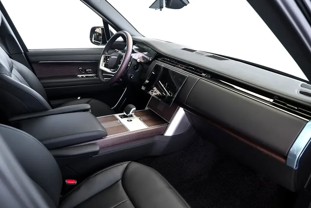 LONG WHEELBASED | VOGUE AUTOBIOGRAPHY P530 V8 | REAR ENTERTAINMENT | WOOD TRIM INTERIOR - Image 14