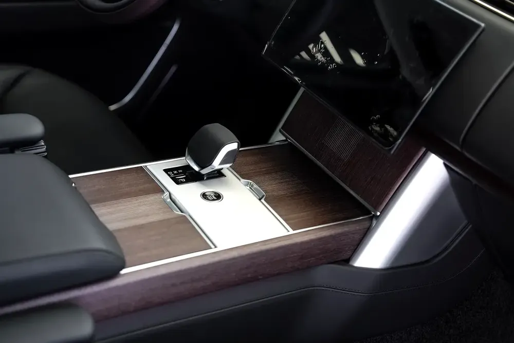 LONG WHEELBASED | VOGUE AUTOBIOGRAPHY P530 V8 | REAR ENTERTAINMENT | WOOD TRIM INTERIOR - Image 15