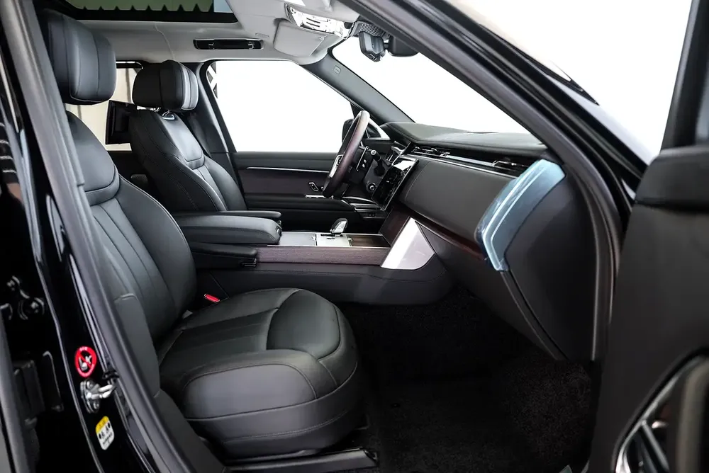 LONG WHEELBASED | VOGUE AUTOBIOGRAPHY P530 V8 | REAR ENTERTAINMENT | WOOD TRIM INTERIOR - Image 16