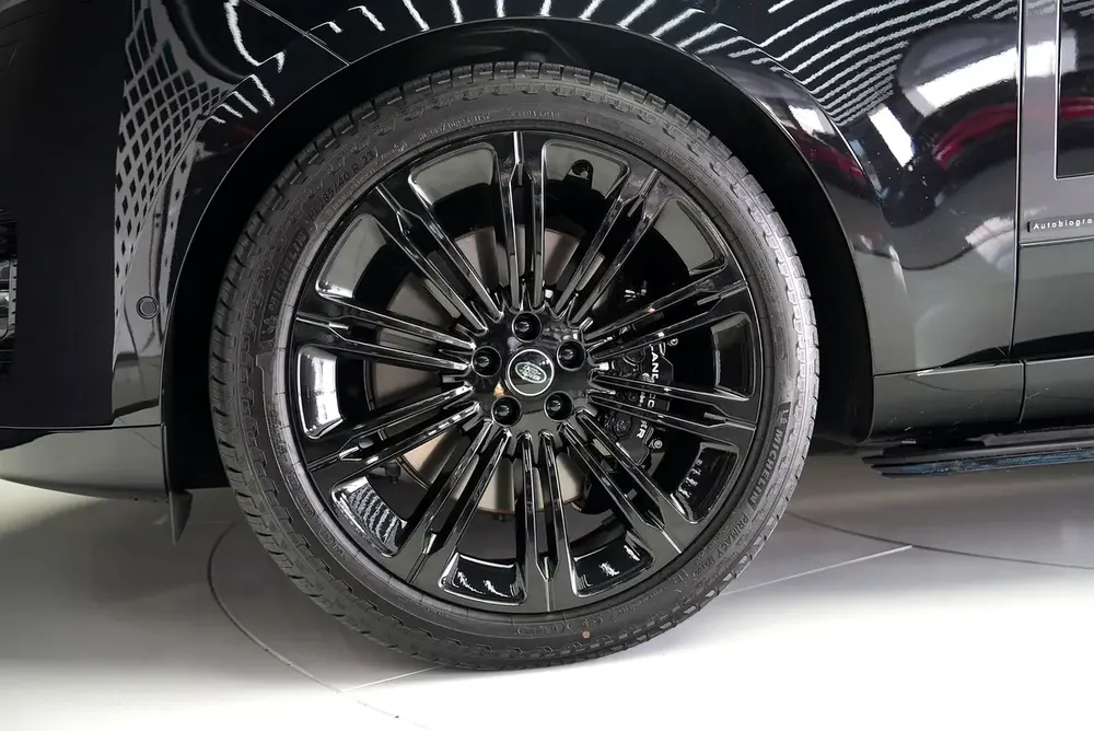 LONG WHEELBASED | VOGUE AUTOBIOGRAPHY P530 V8 | REAR ENTERTAINMENT | WOOD TRIM INTERIOR - Image 6