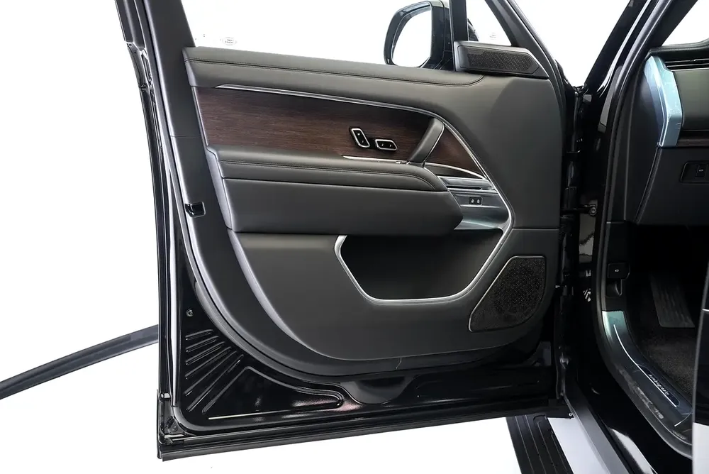 LONG WHEELBASED | VOGUE AUTOBIOGRAPHY P530 V8 | REAR ENTERTAINMENT | WOOD TRIM INTERIOR - Image 9