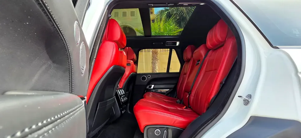 2016-Range Rover Vogue SE Supercharged-Full option-Excellent Condition-Full Service History - Image 11