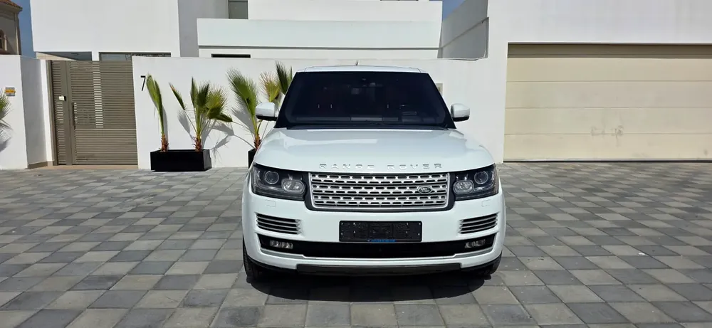 2016-Range Rover Vogue SE Supercharged-Full option-Excellent Condition-Full Service History - Image 4