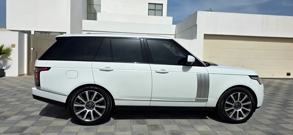 2016-Range Rover Vogue SE Supercharged-Full option-Excellent Condition-Full Service History - Image 5