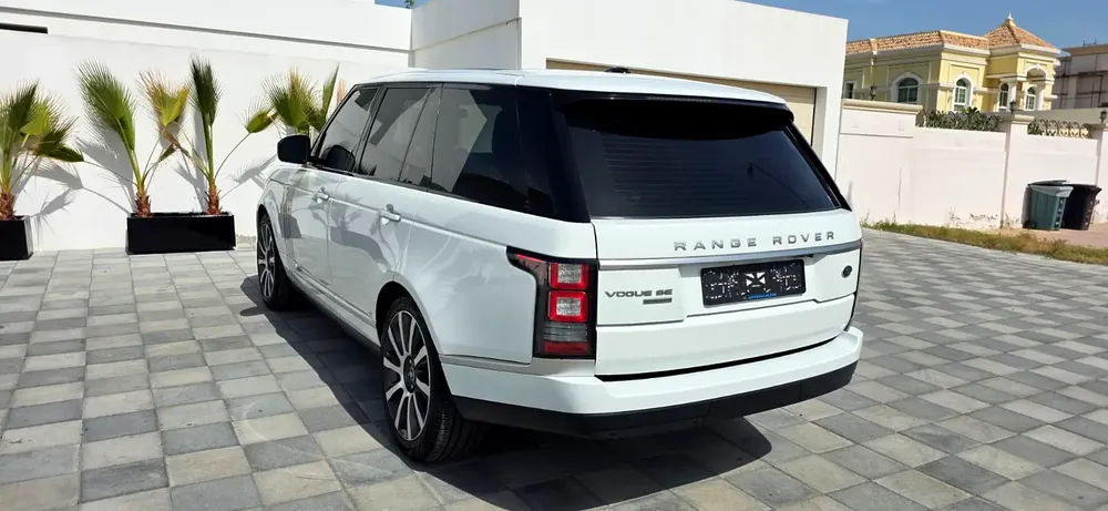 2016-Range Rover Vogue SE Supercharged-Full option-Excellent Condition-Full Service History - Image 6
