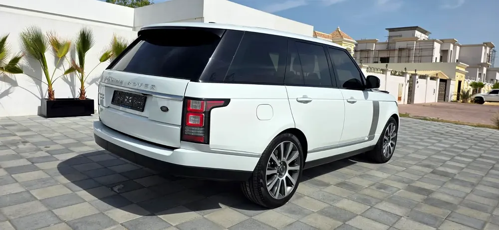 2016-Range Rover Vogue SE Supercharged-Full option-Excellent Condition-Full Service History - Image 8