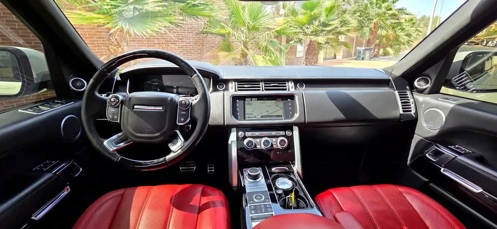 2016-Range Rover Vogue SE Supercharged-Full option-Excellent Condition-Full Service History - Image 9