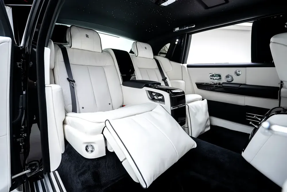 2026 ROLLS ROYCE PHANTOM EWB | GCC | MAIN DEALER WARRANTY SERVICE | VIP REAR SEATS - Image 16