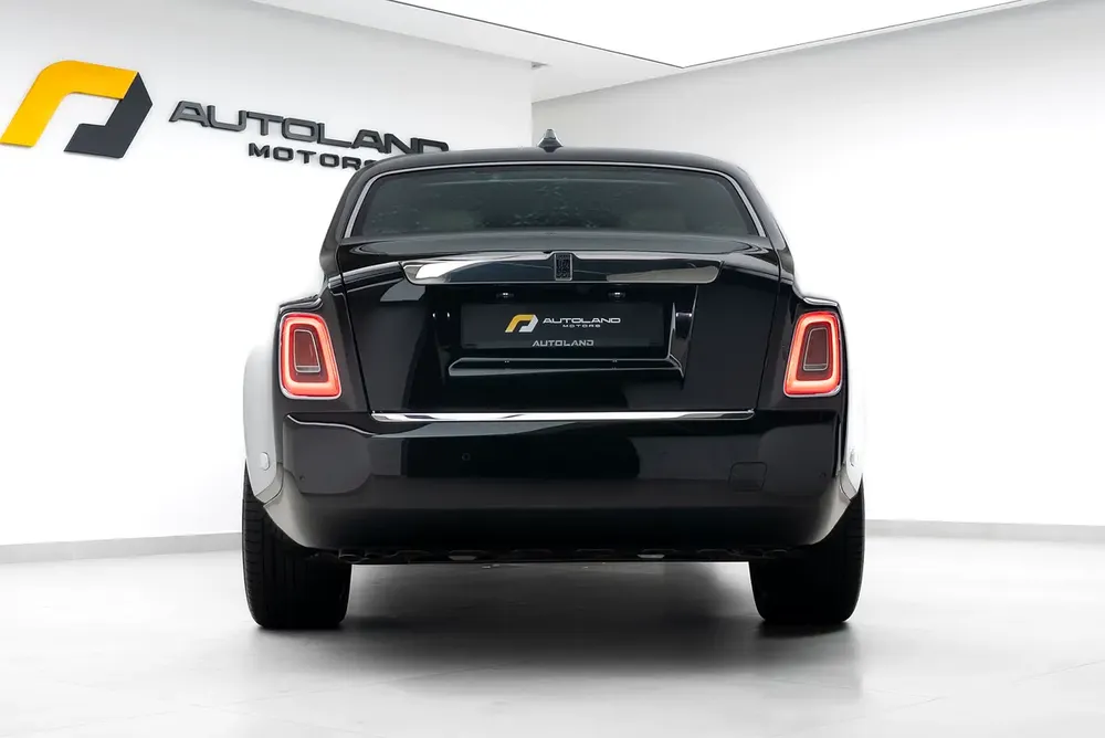 2026 ROLLS ROYCE PHANTOM EWB | GCC | MAIN DEALER WARRANTY SERVICE | VIP REAR SEATS - Image 4
