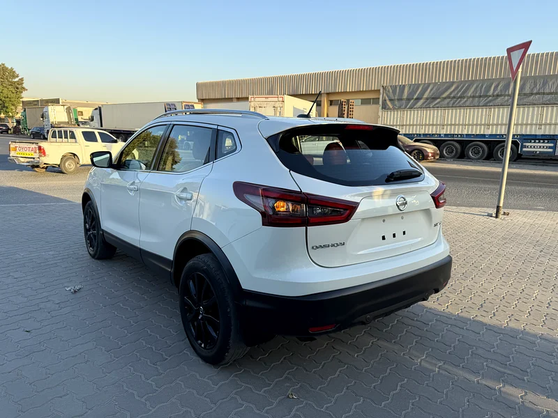 2021 NISSAN QASHQAI LIMITED SUNROOF 2.0 FULL OPTION CANADA SPEC - Image 4